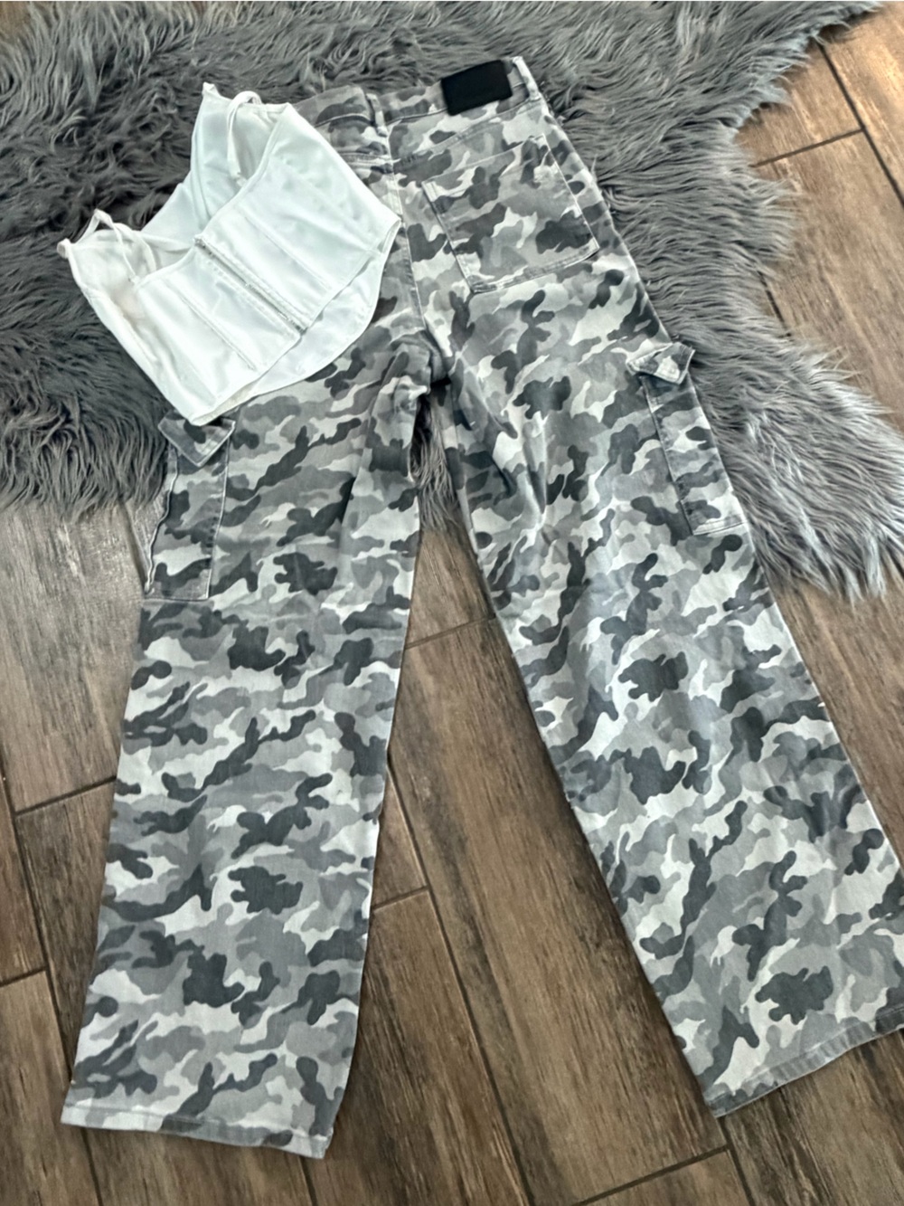 Hidden Gray and White Camo cargo pants and 2 tops - Picture 8 of 9